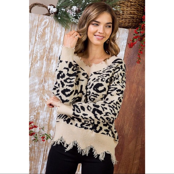 Leopard Print V-Neck Frayed Knit Sweater - Picture 4 of 9